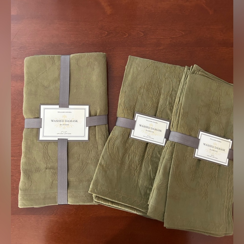 NWT Willams Sonoma washed damask table runner & 8 individual napkins
